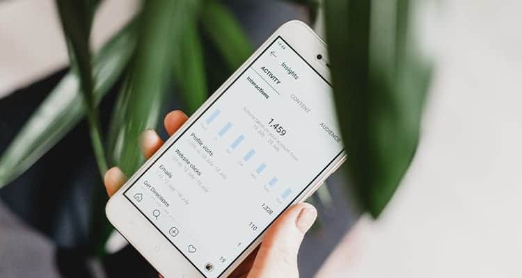 Comparison of influencer marketing and PPC effectiveness for e-commerce conversions.|Vibrant sunset over a serene beach with swaying palm trees and gently lapping waves.|Vibrant sunset over hills